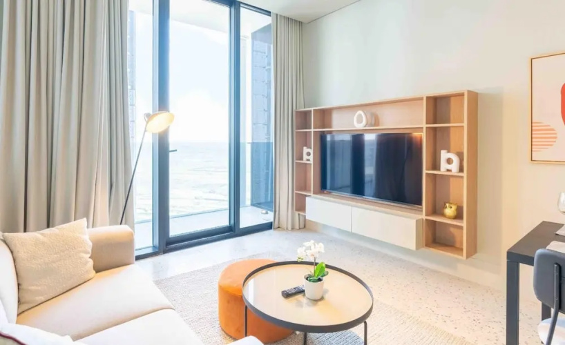 Sleek 1BR w Balcony in Business Bay