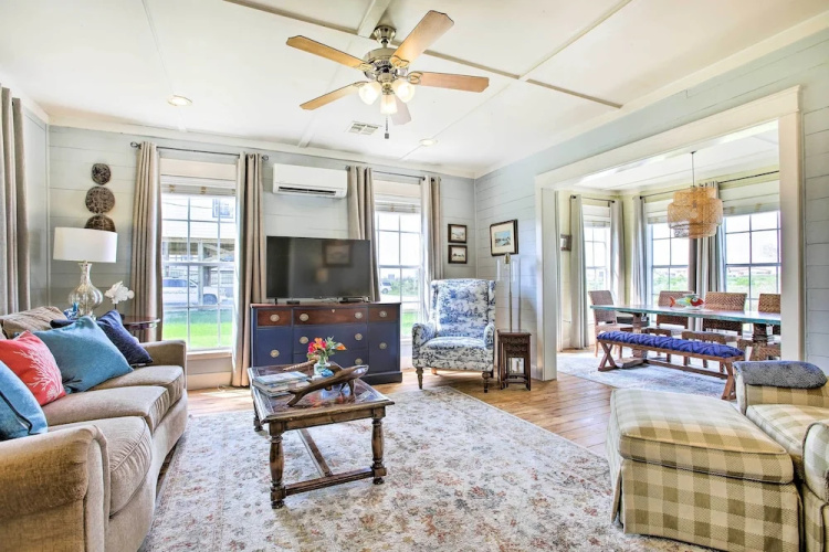 Pet-friendly Surfside Beach Home w/ Deck & Grill