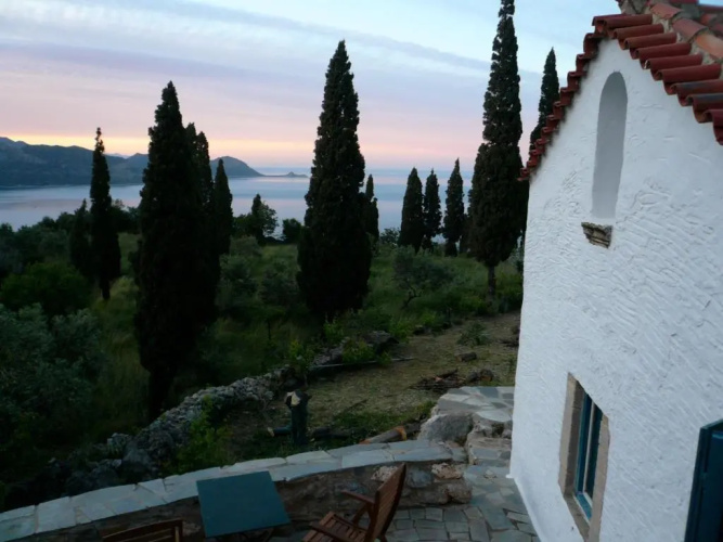 Strongilos Homestay