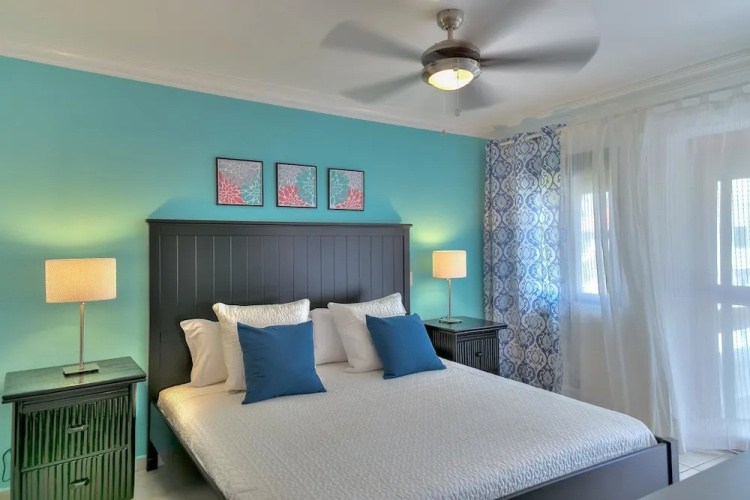 Feel the Ocean Breeze From This Alluring Beachfront Apartment - D302