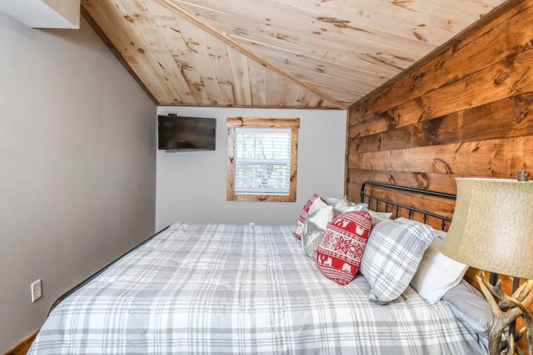 Kare Bear Cabin by Taylor Made Deep Creek