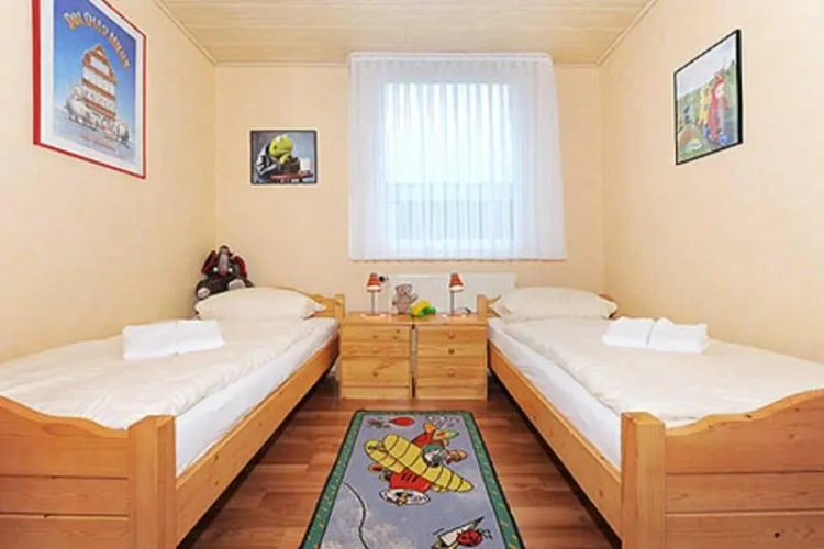 2 Bedrooms Bungalow