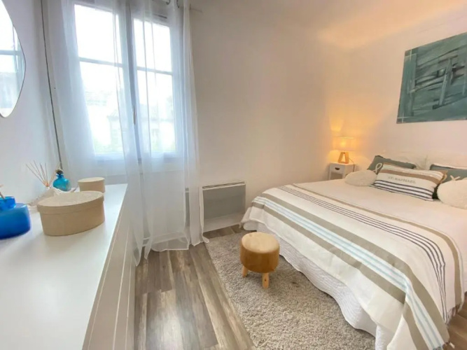 06M - Vieil Antibes beau duplex avec terrasse vue mer