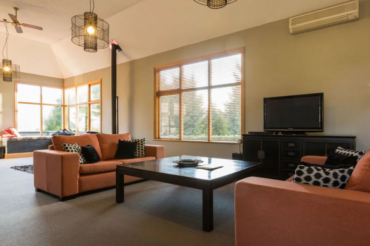 984 Lakeview