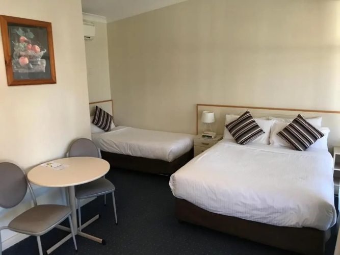 Orange Motor Lodge