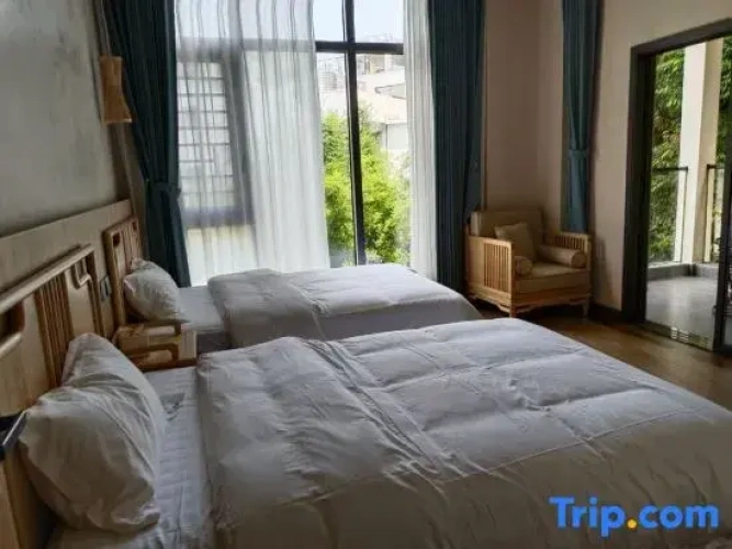 1 Bedroom Deluxe Suite