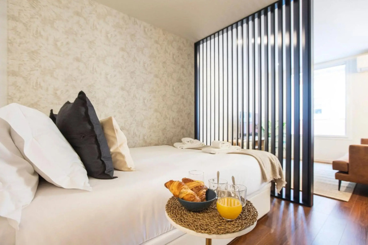 Bombarda Apartments by LovelyStay