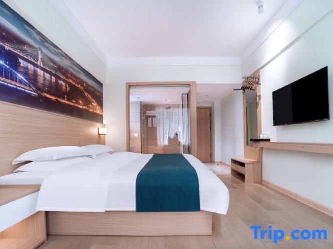 Standard Double room with city view