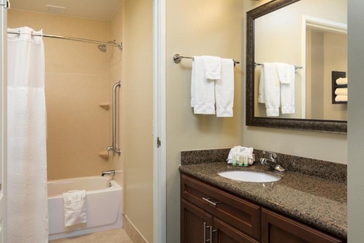 2 Bedrooms Sextuple Suite
