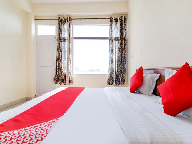 OYO 7483 Hotel Modgil