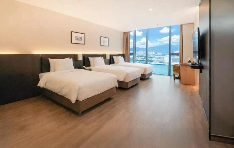 Deluxe Triple Family room with ocean view