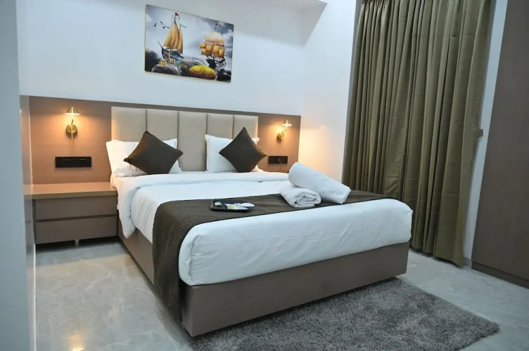 Deluxe Double room with city view