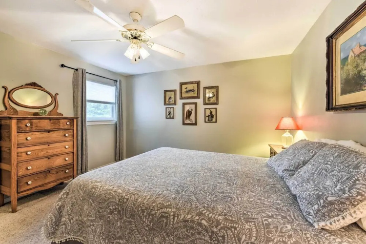 Quiet Lake Conroe Townhome w/ 2 Boat Slips!