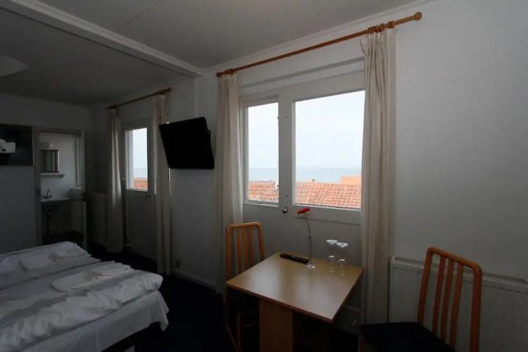 Therns Hotel