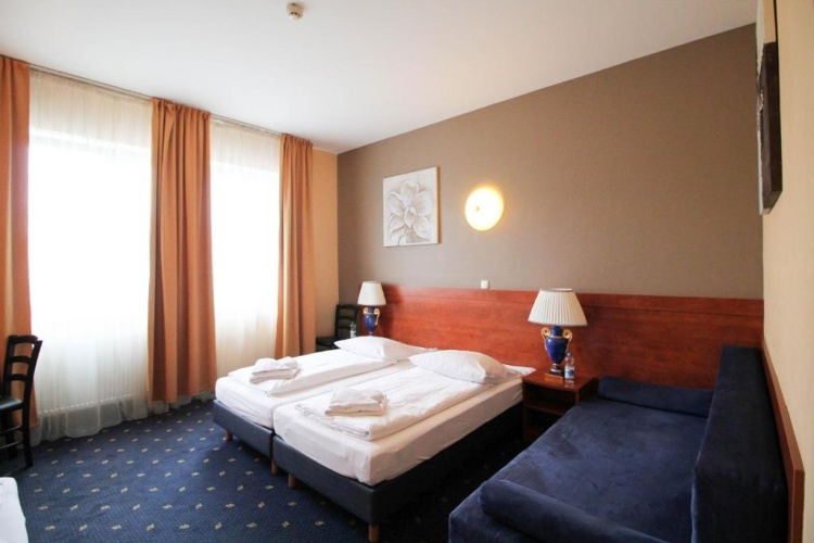 Standard Triple room