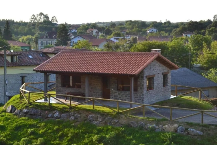 2 Bedrooms Cottage