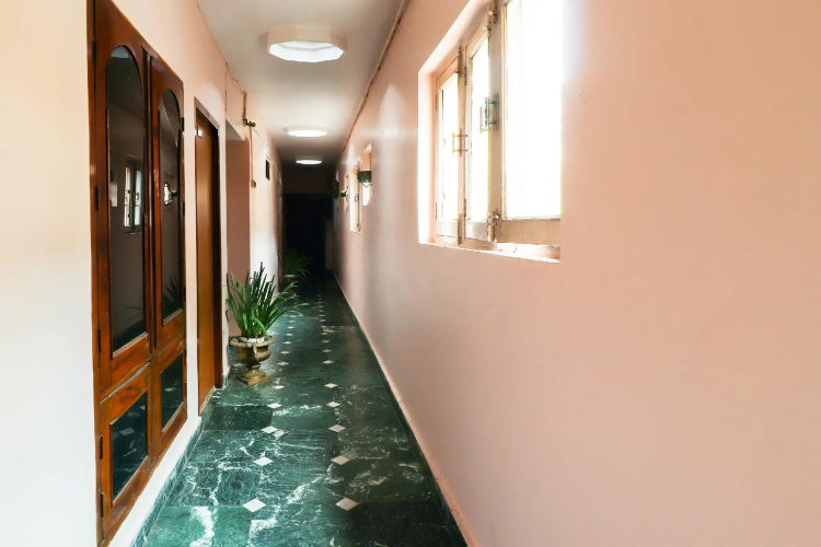 OYO 62282 Elora Guest House