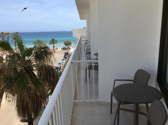 Twin room with side sea view