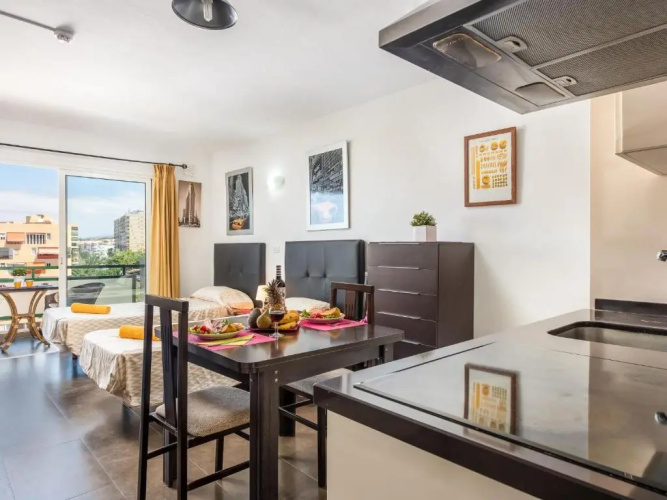 603 Studio Comodoro first sea line