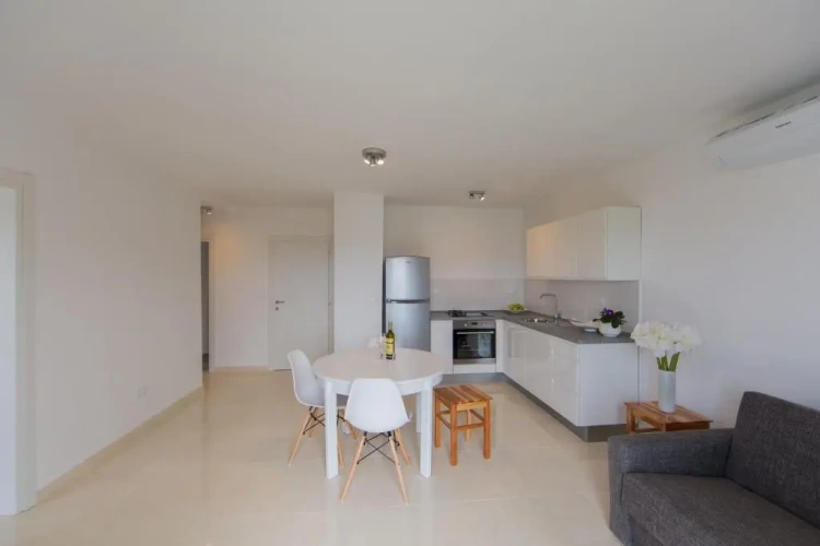 2 Bedrooms Apartment