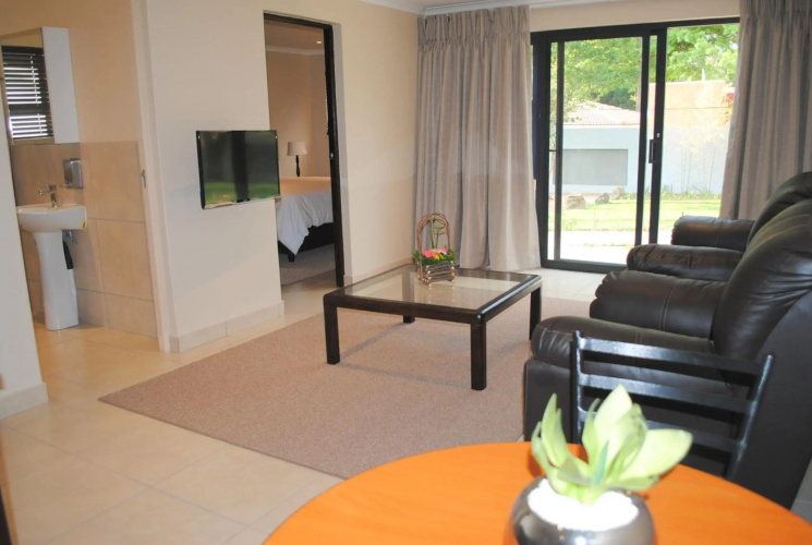 6 on Morris Guest Lodge