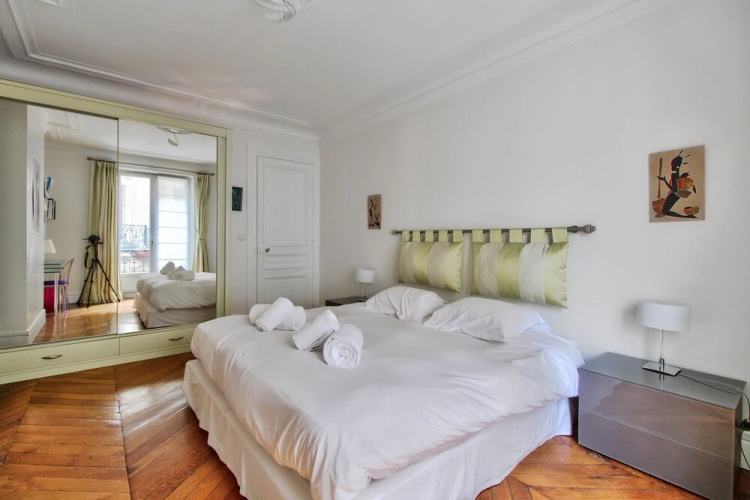Bright apartment - Victor Hugo