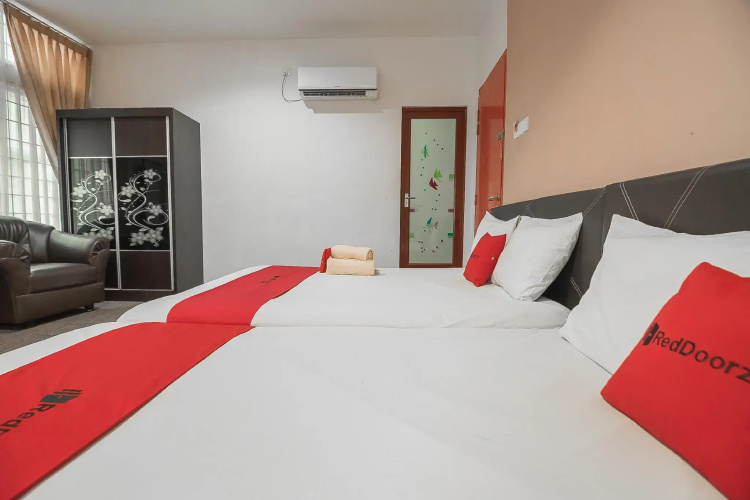 RedDoorz @ Batam Center 2