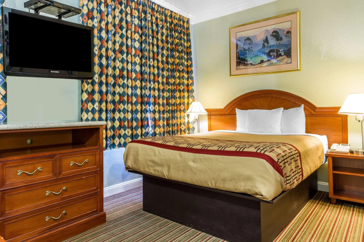 Rodeway Inn and Suites Hayward