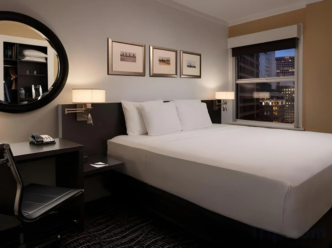 Executive Hotel Pacific