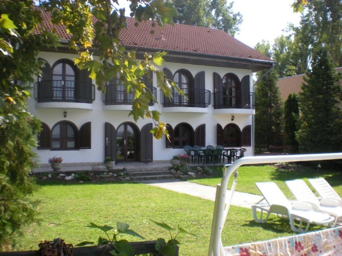 4 Bedrooms Cottage with lake view