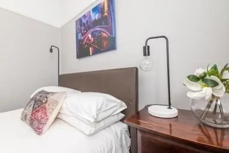 Five Ways CBD Apartment - Spacious, Wifi, Free Parking