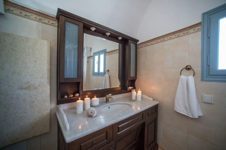 Oia Captain's Villa