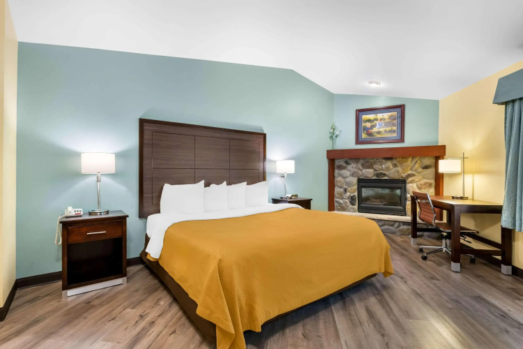 Econo Lodge Inn & Suites Eau Claire South