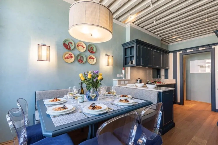 Deluxe Apartment