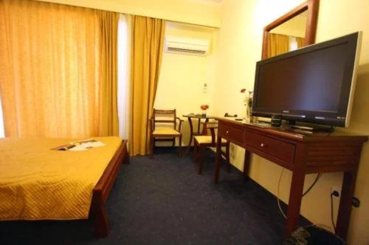 Xenia Hotel Drama