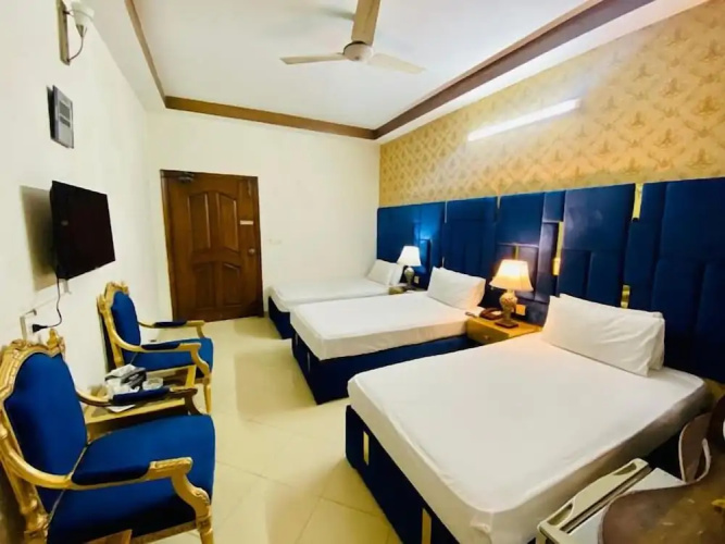 Hotel B R Lounge