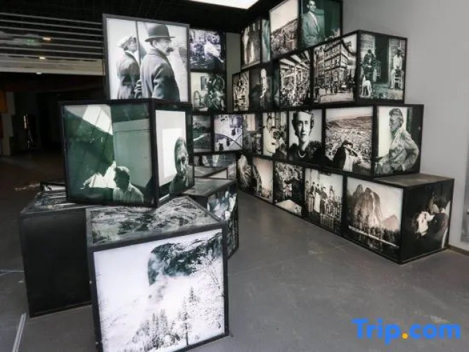 Photography International Hotel
