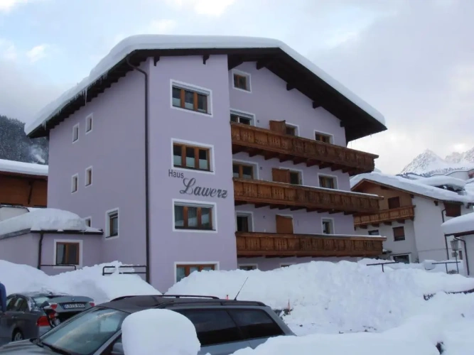 3 Bedrooms Apartment