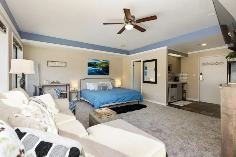 2782 Slopeside 1 Bedroom Condo by RedAwning