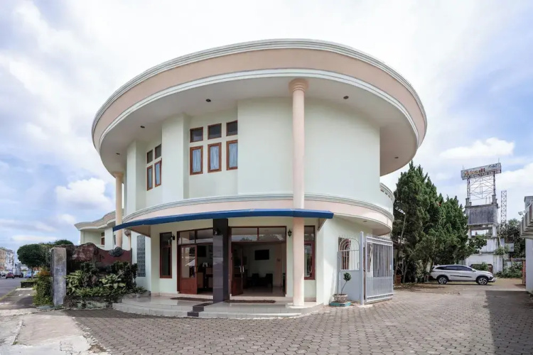 Rehat At Abadi Hotel Tasikmalaya - Tasikmalaya