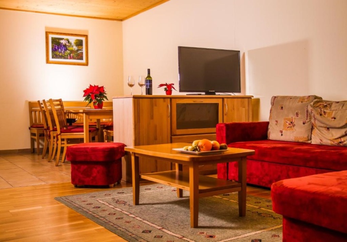 3 Bedrooms Apartment