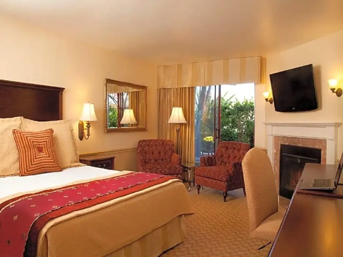 Standard Double room with courtyard view