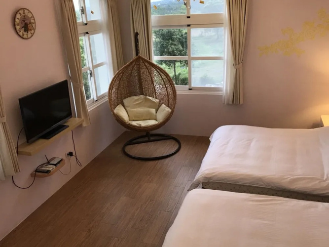 Straybirds BnB