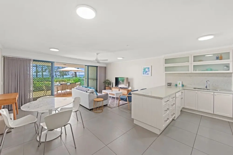 1 Bedroom Standard room with balcony and with pool view