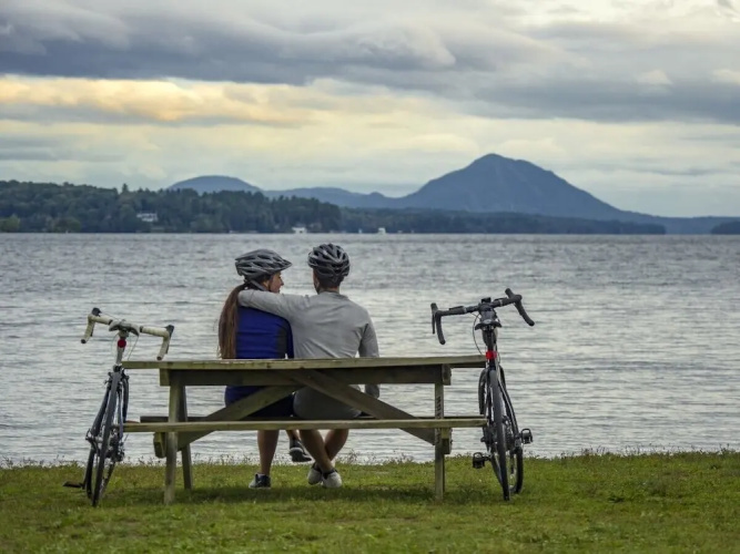 Au Sommet du Lac Magog