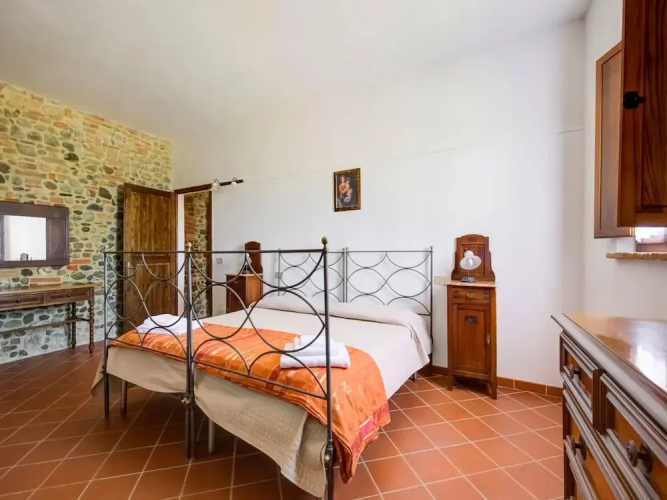 Apartment in Peccioli With Pool