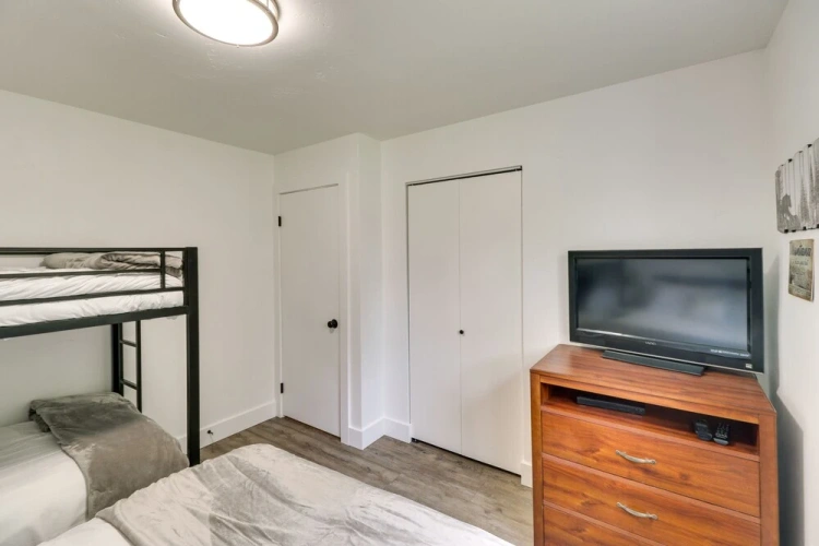 2 Bedrooms Apartment