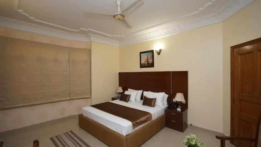 World Inn Karachi