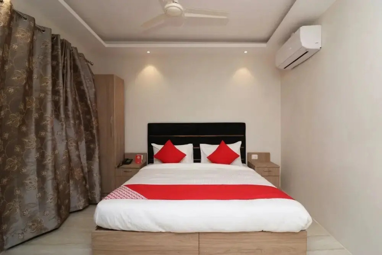 Oyo Flagship 28064 Sector 28 Rajendra Colony