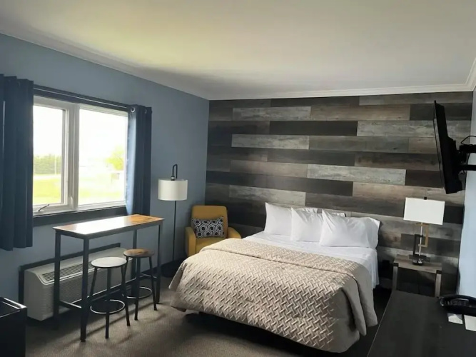 Acadian Hotel